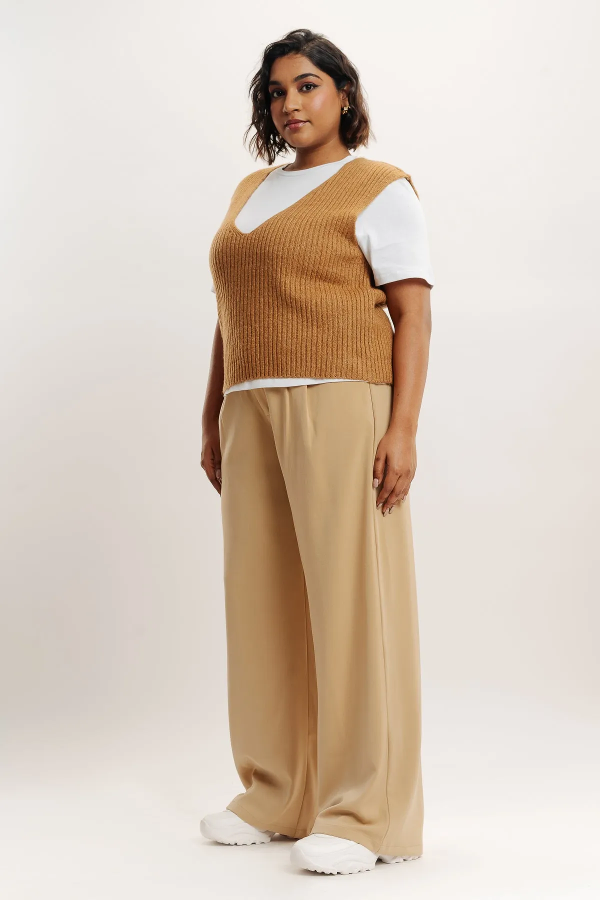 Cream Pleated Straight Fit Curve Korean Pant